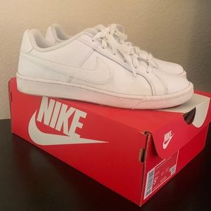 Nike Court Royale